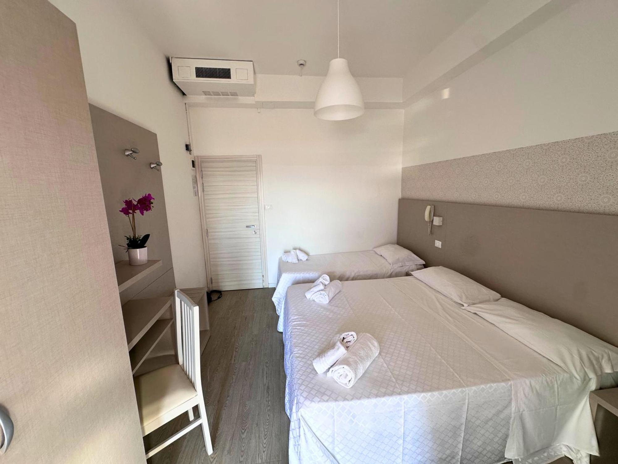 Hotel Ideal ริมินี ภายนอก รูปภาพ