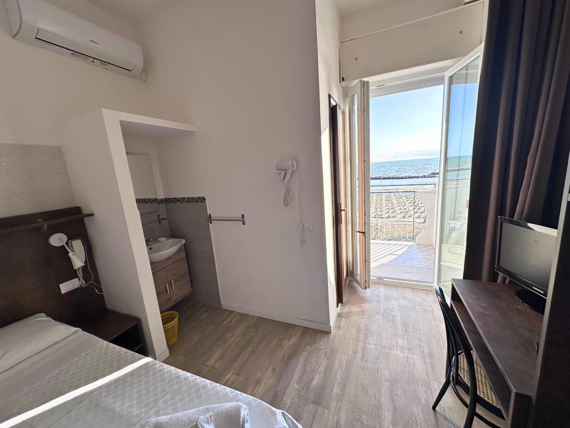 Hotel Ideal ริมินี ภายนอก รูปภาพ